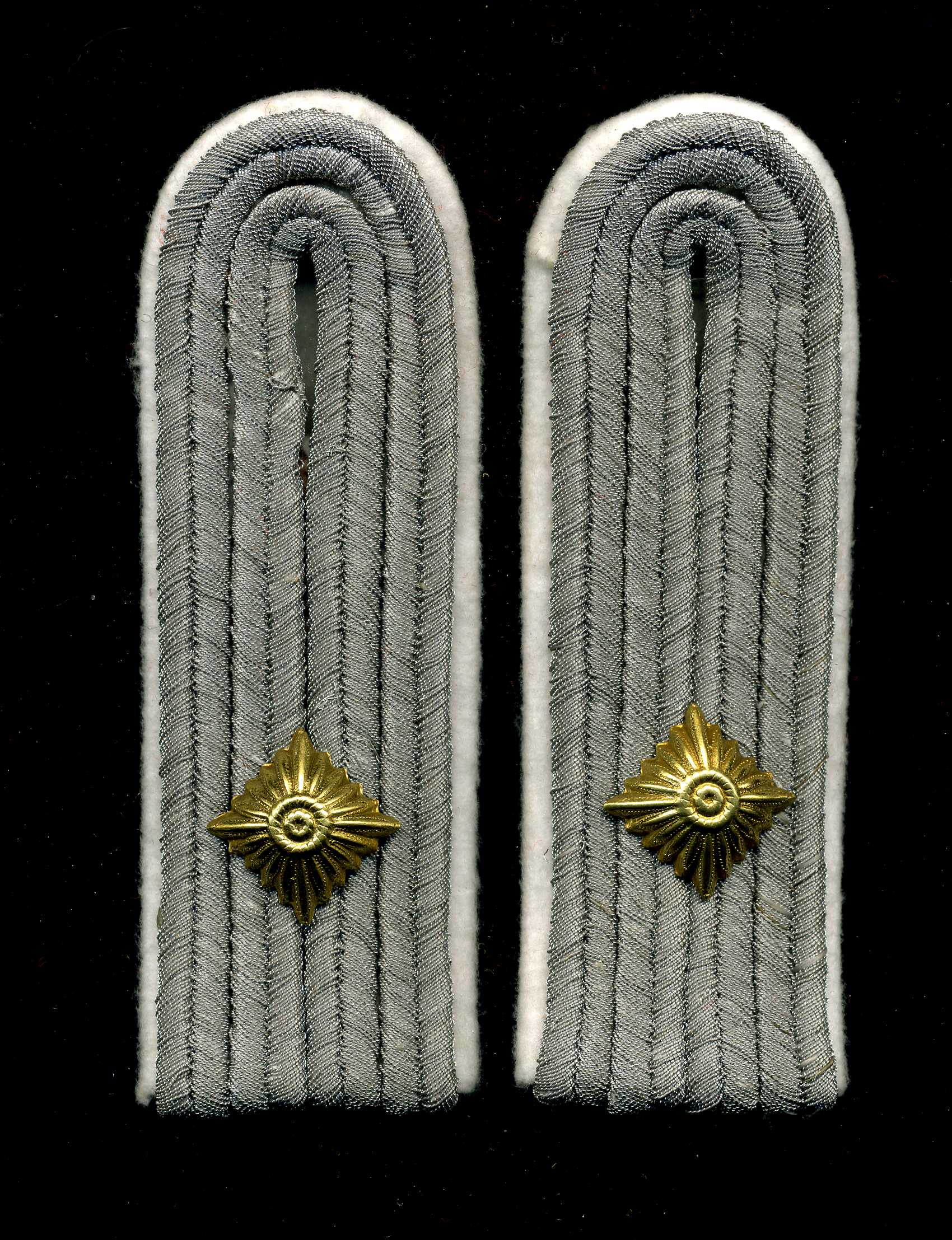 Oberleutnant weiss370.jpg