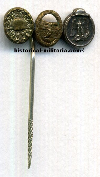 ORIGINAL Anstecknadel '57 Version Verwundetenabzeichen in gold, Panzerkampfabzeichen bronze, Winterschlacht im Osten - Original post ww2 1957 pattern miniature pin badge Wound badge gold, Tank badge bronze, Eastern Front Medal ORIGINAL Anstecknadel '57 Version Verwundetenabzeichen in gold, Panzerkampfabzeichen bronze, Winterschlacht im Osten - Original post ww2 1957 pattern miniature pin badge Wound badge gold, Tank badge bronze, Eastern Front Medal