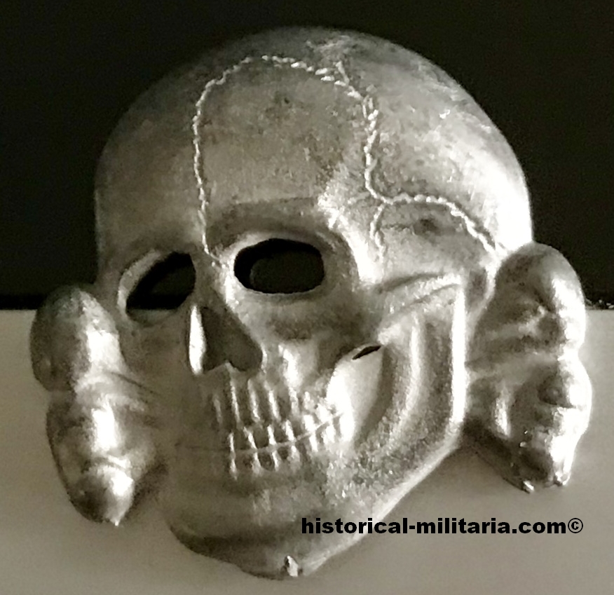 Waffen-SS Officer visor cap eagle set: SS eagle and skull both with identical RZM M1/52 markings NO prongs - SS Offizier Mützenset OHNE Splinte - Fregi da berretto delle Waffen-SS Aquila +teschio SENZA spille Waffen-SS Officer visor cap eagle set: SS eagle and skull both with identical RZM M1/52 markings NO prongs - SS Offizier Mützenset OHNE Splinte - Fregi da berretto delle Waffen-SS Aquila +teschio SENZA spille