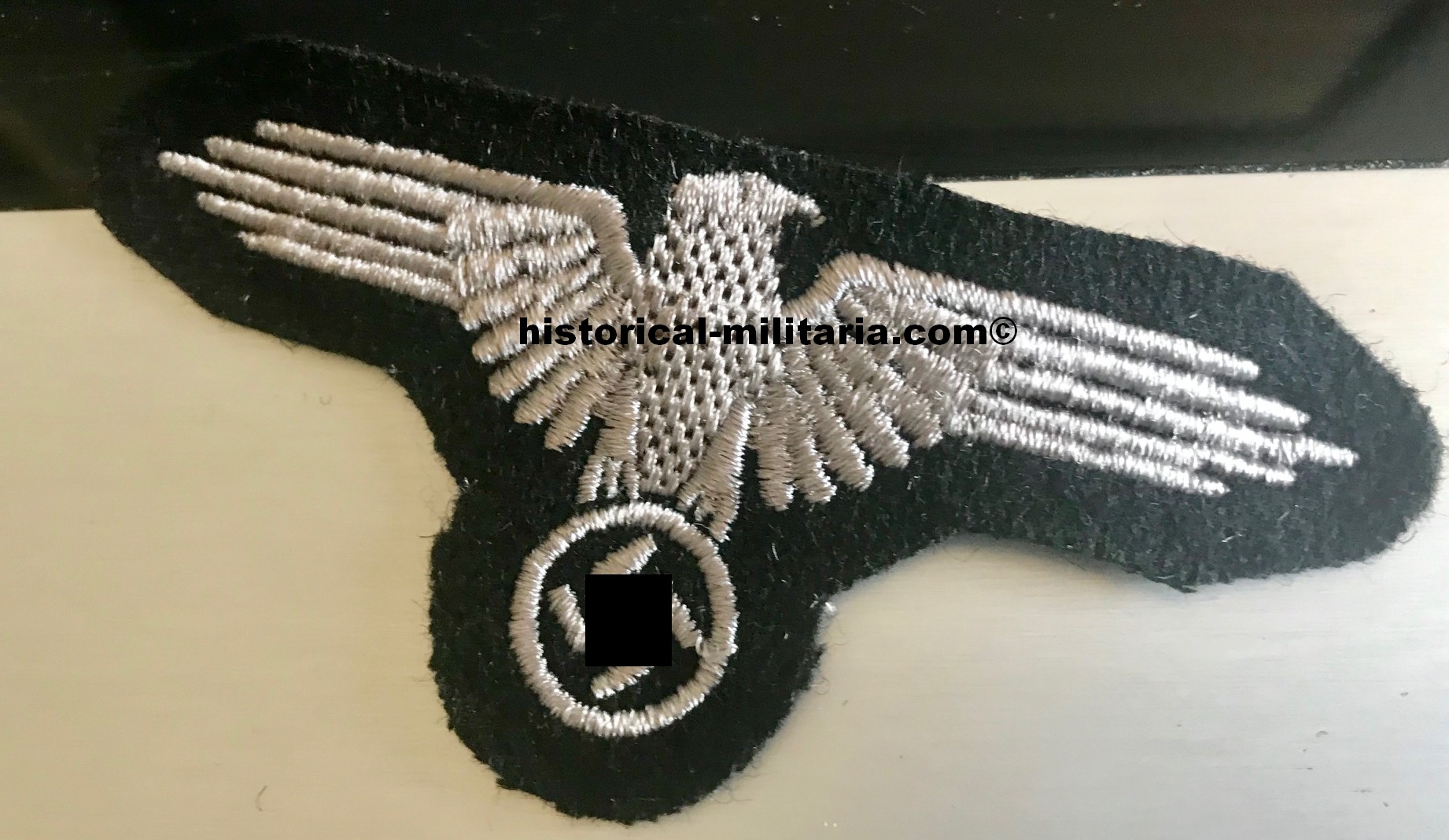 Waffen-SS EM/ NCO sleeve eagle RZM machine-embroidered in greyish silver cotton threads - Maschinengestickter SS Ärmeladler Mannschaften - Aquila SS da braccio per le truppe delle Waffen-SS