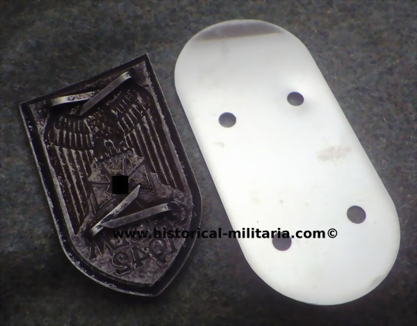 Wehrmacht Cholmschield Ärmelschild - Cholm arm shield awarded to those who fought in the Cholm Pocket between 21 January and 5 May 1942 - Scudetto CHOLM SCUDO Wehrmacht Cholmschield Ärmelschild - Cholm arm shield awarded to those who fought in the Cholm Pocket between 21 January and 5 May 1942 - Scudetto CHOLM SCUDO