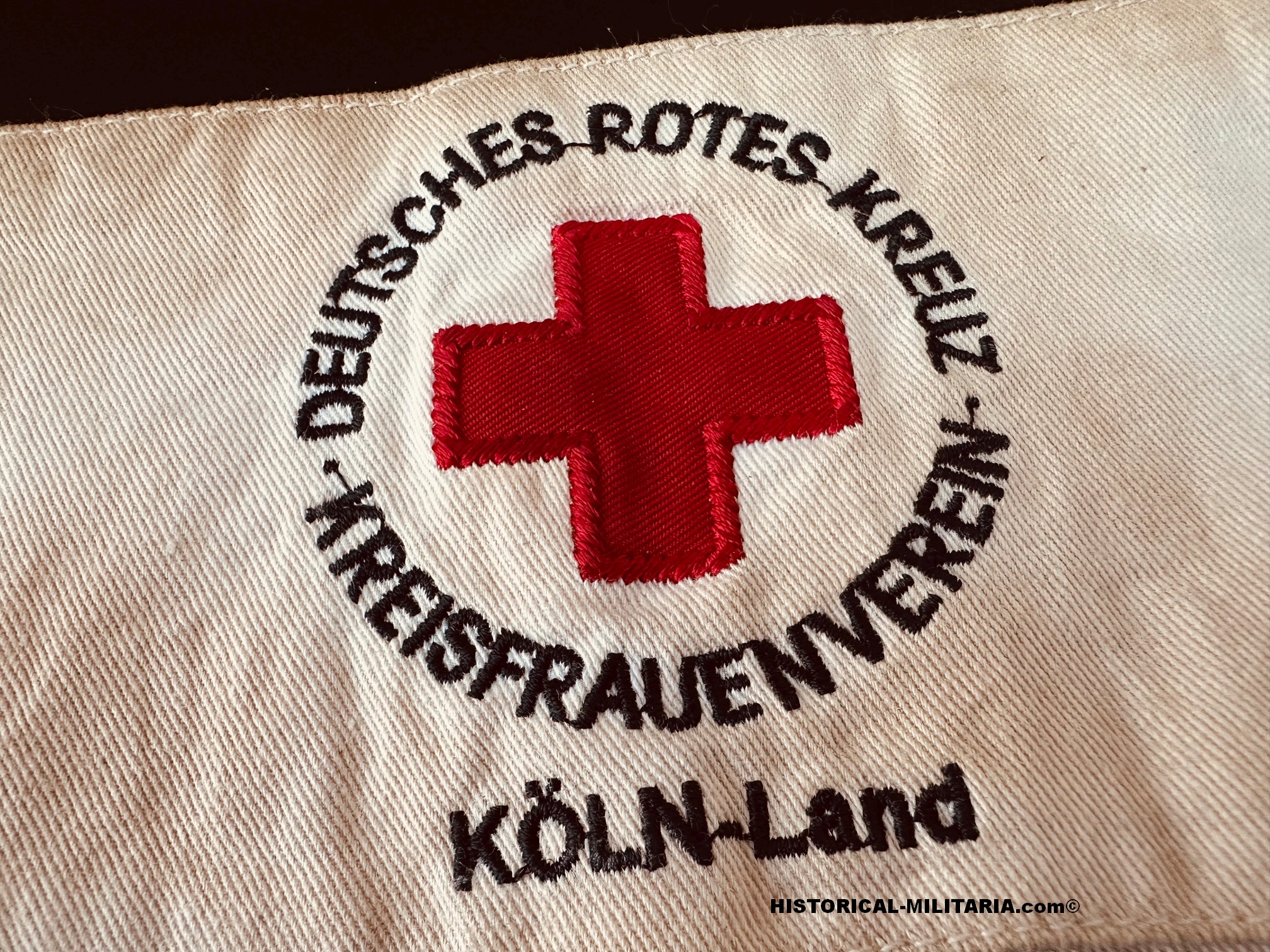 ORIGINAL WH Deutsches Rotes Kreuz DRK Armbinde Kreisfrauenverein stark benutzt Köln-Land - Original German Army heavily worn German Red Cross Armband Köln-Land - Fascia da braccio della Croce Rosso Köln-Land originale ORIGINAL WH Deutsches Rotes Kreuz DRK Armbinde Kreisfrauenverein stark benutzt Köln-Land - Original German Army heavily worn German Red Cross Armband Köln-Land - Fascia da braccio della Croce Rosso Köln-Land originale