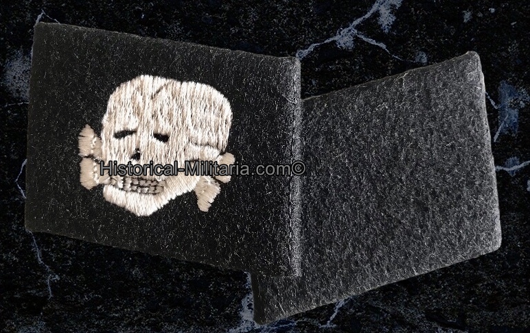 SS-Division Totenkopf - 3. SS-Panzer-Division " Totenkopf " SS-Mann Kragenspiegel - SS-Totenkopf Private horizontal left faced collar tabs - Mostrine da Soldato semplice della Divisione SS-Totenkopf tedesca SS-Division Totenkopf - 3. SS-Panzer-Division " Totenkopf " SS-Mann Kragenspiegel - SS-Totenkopf Private horizontal left faced collar tabs - Mostrine da Soldato semplice della Divisione SS-Totenkopf tedesca