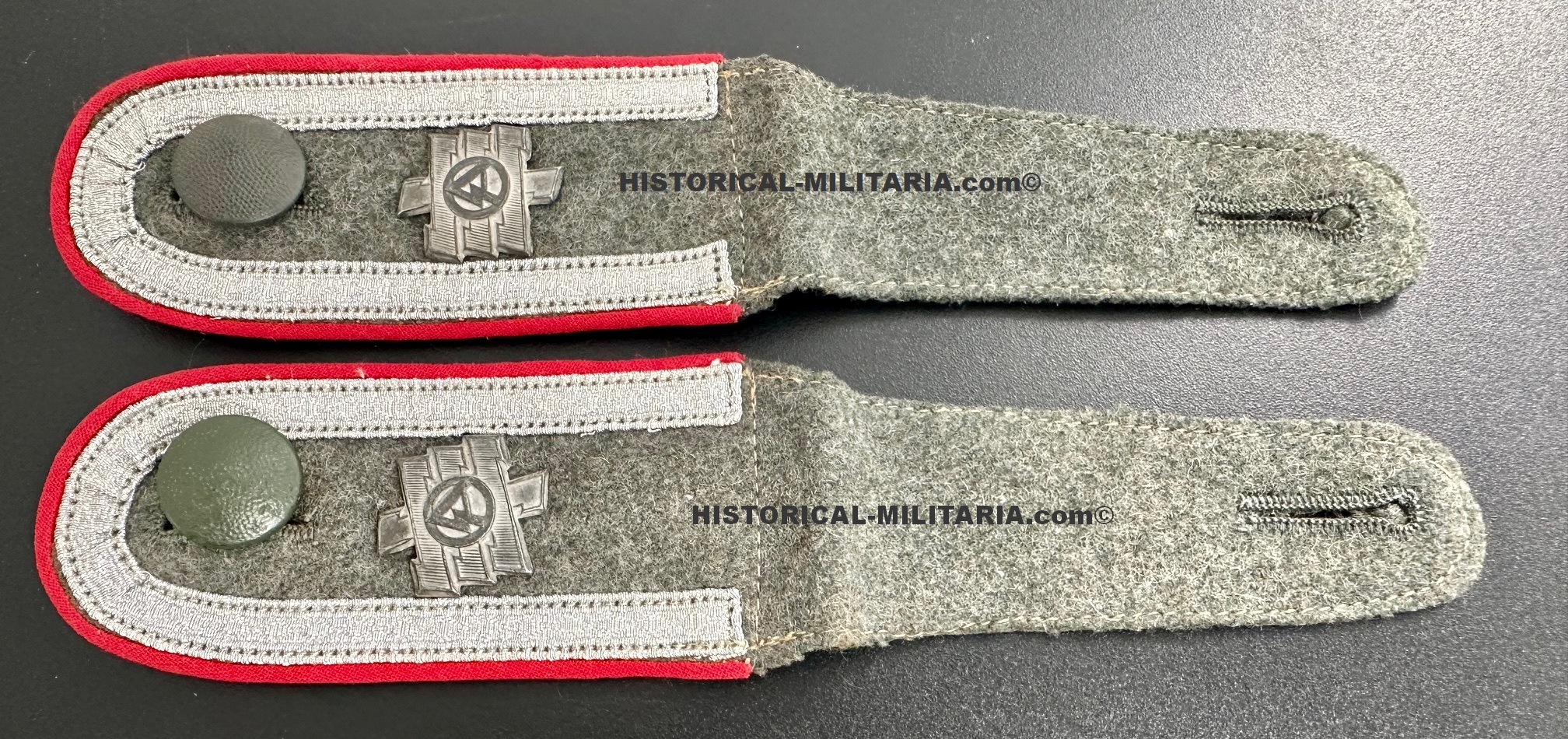 ORIGINAL WH Heer Sturmartillerie Feldherrnhalle Unteroffizier Schulterklappen - Original Assault Artillery Feldherrnhalle Sergeant shoulder boards - Coppia di spalline originali SA-Feldherrnhalle Sottufficiale Artiglieria ORIGINAL WH Heer Sturmartillerie Feldherrnhalle Unteroffizier Schulterklappen - Original Assault Artillery Feldherrnhalle Sergeant shoulder boards - Coppia di spalline originali SA-Feldherrnhalle Sottufficiale Artiglieria