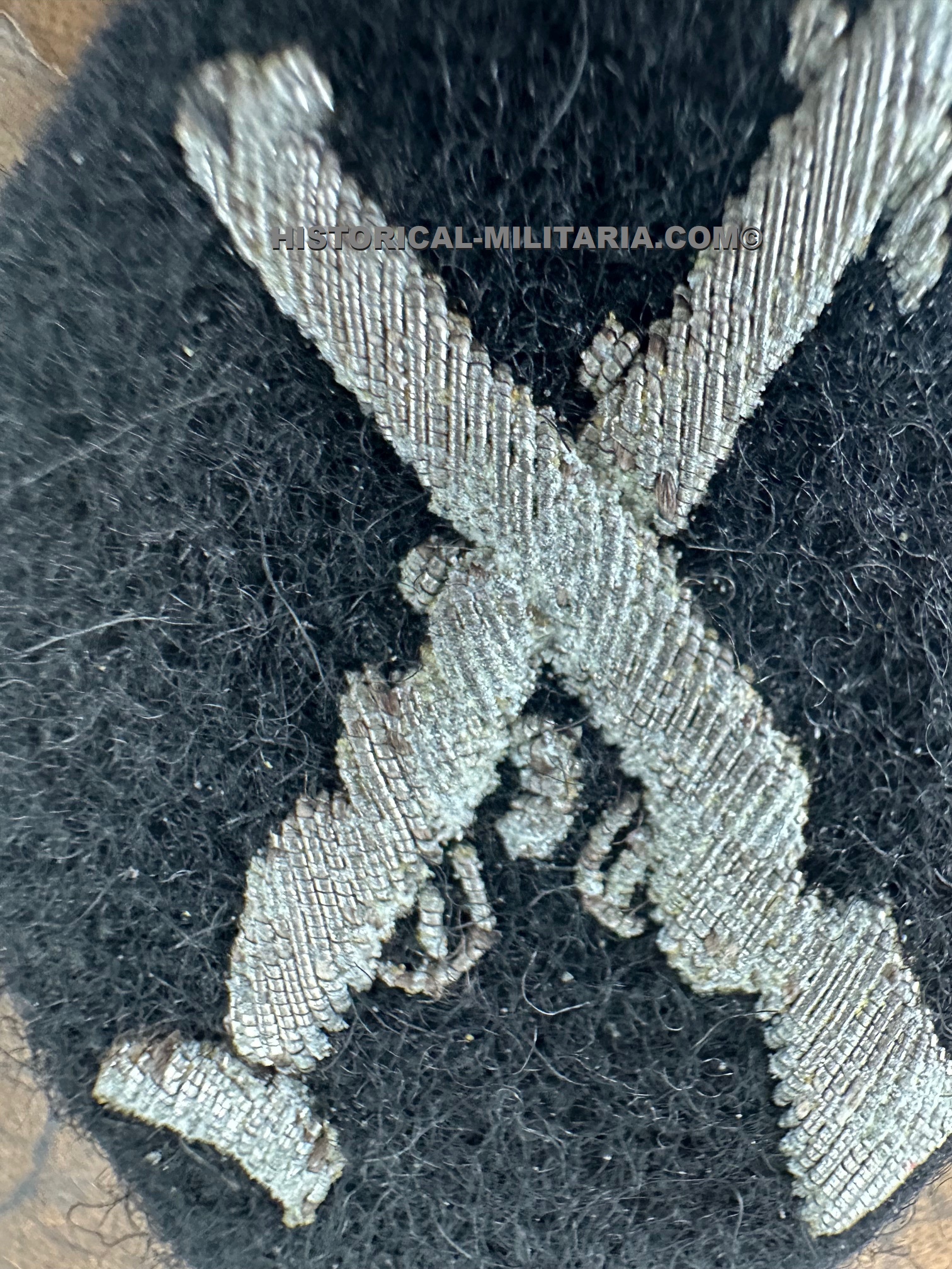 Ärmelraute SS Waffen-u. Geräteführer Offizier gealtert - Waffen-SS Officer Armourer's aged sleeve diamond - Distintivo di specialità SS addetto alle armi e capomacchina da Ufficiale Ärmelraute SS Waffen-u. Geräteführer Offizier gealtert - Waffen-SS Officer Armourer's aged sleeve diamond - Distintivo di specialità SS addetto alle armi e capomacchina da Ufficiale