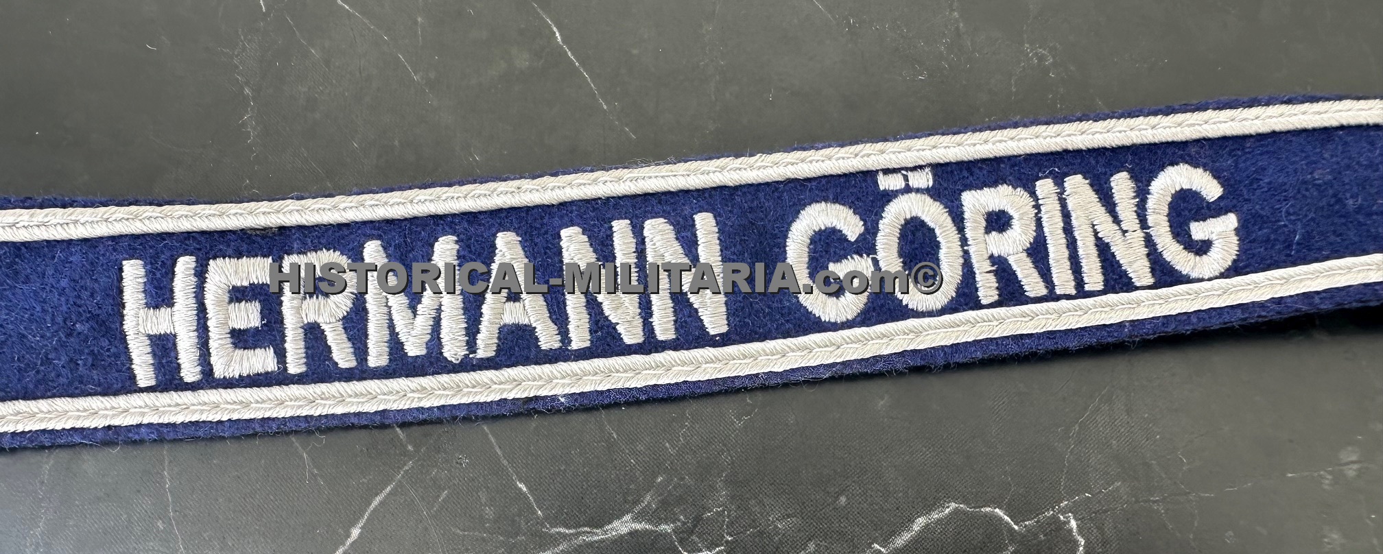 Luftwaffe Hermann Göring machine-embroidered NCO cuff title on blue - Ärmelband Luftwaffe Hermann Göring Unteroffiziere - Fascia da braccio Luftwaffe Hermann Göring per Sottufficiali Luftwaffe Hermann Göring machine-embroidered NCO cuff title on blue - Ärmelband Luftwaffe Hermann Göring Unteroffiziere - Fascia da braccio Luftwaffe Hermann Göring per Sottufficiali