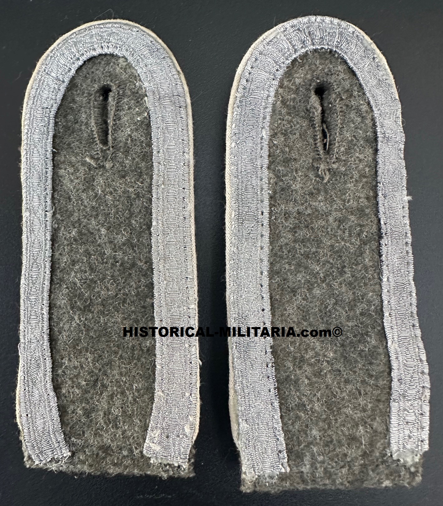 ORIGINAL WH Heer Unteroffizier Schulterklappen der Infanterie - Original German Army Infantry Sergeant shoulder straps - Coppia di spalline originali da Sottufficiale della fanteria dell'esercito tedesco ORIGINAL WH Heer Unteroffizier Schulterklappen der Infanterie - Original German Army Infantry Sergeant shoulder straps - Coppia di spalline originali da Sottufficiale della fanteria dell'esercito tedesco