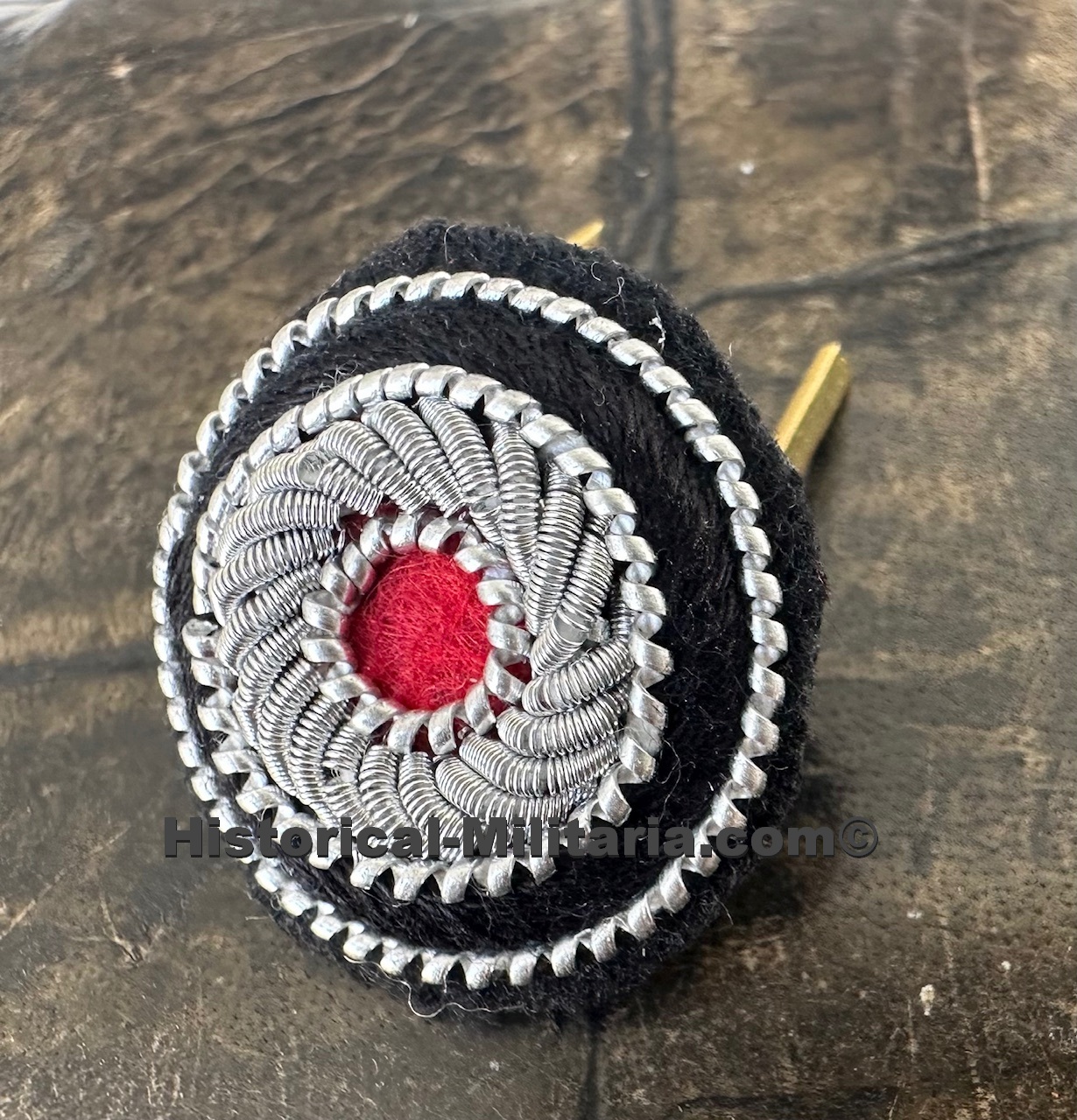 German Wehrmacht Officer hand-embroidered national cockade with backside pins - WH Schiffchenkokarde Offizier - coccarda nazionale tedesca da Ufficiale con spille German Wehrmacht Officer hand-embroidered national cockade with backside pins - WH Schiffchenkokarde Offizier - coccarda nazionale tedesca da Ufficiale con spille
