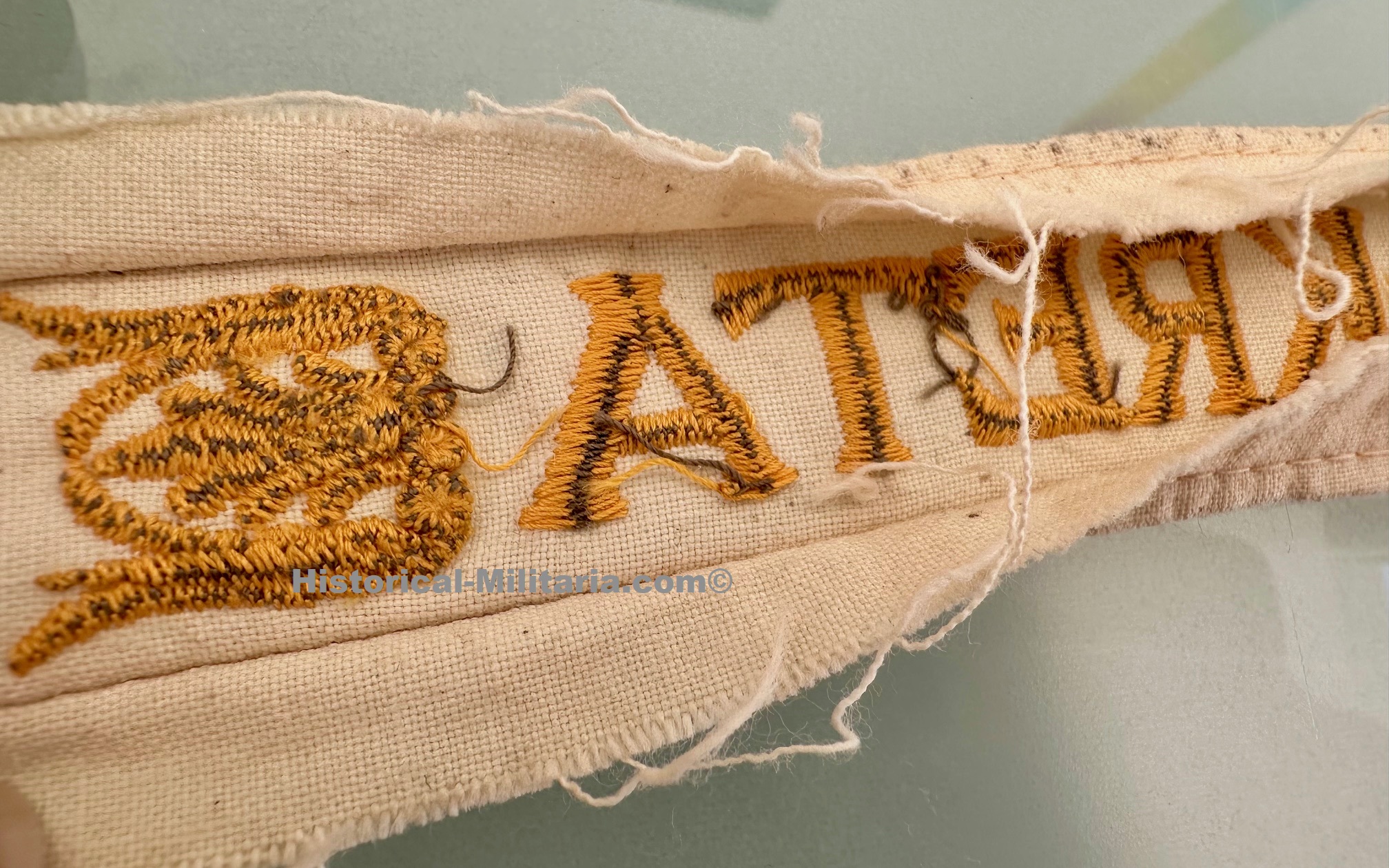 KRETA cuff title machine-embroidered with seven acanthus leaves Old Stock - Kreta Ärmelband maschinengestickt alter Lagerbestand - Fascia da braccio KRETA vecchio stock KRETA cuff title machine-embroidered with seven acanthus leaves Old Stock - Kreta Ärmelband maschinengestickt alter Lagerbestand - Fascia da braccio KRETA vecchio stock
