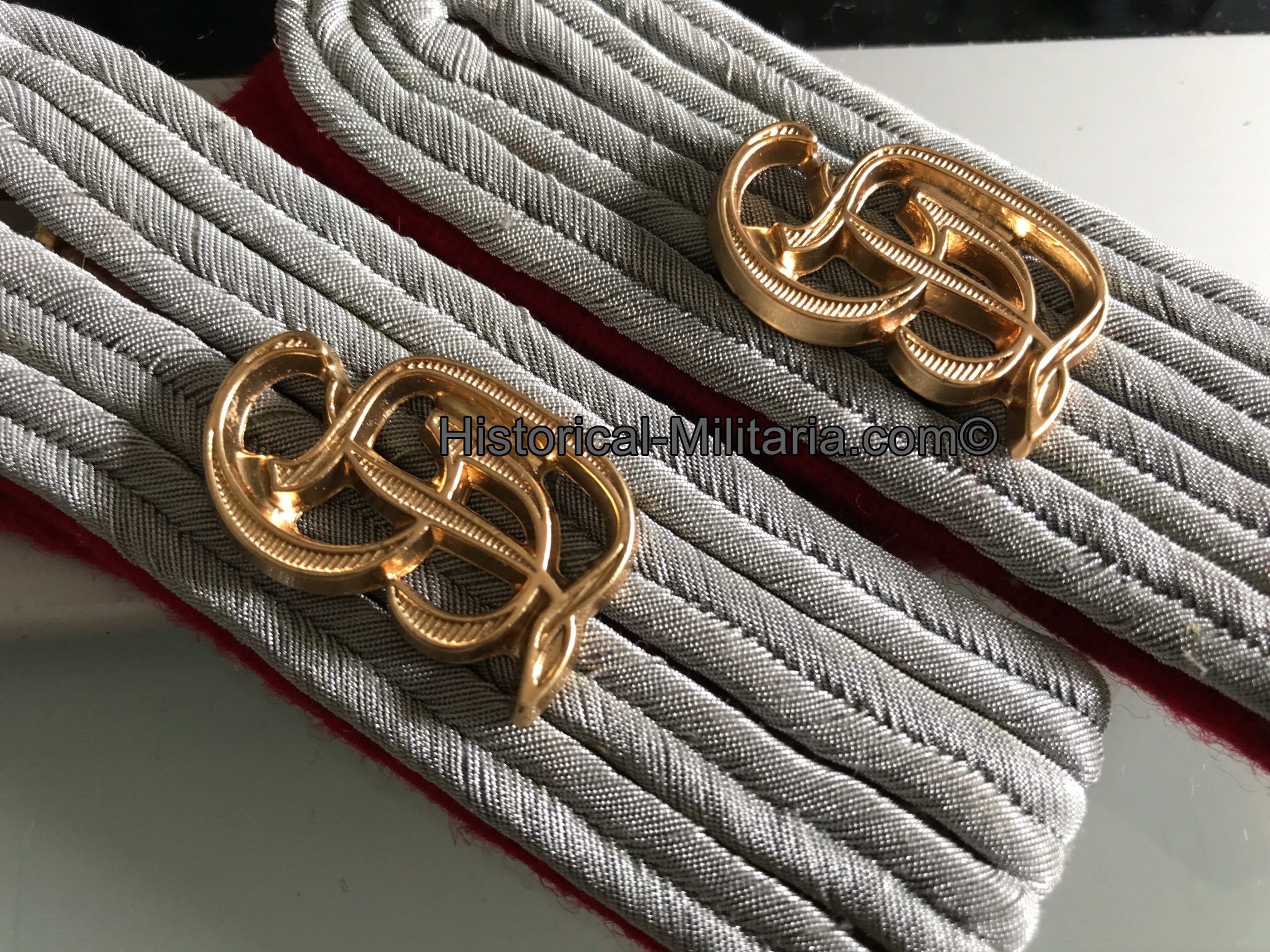 Wehrmacht GD Leutnant Großdeutschland Artillerie Schulterklappen - Grossdeutschland 2nd Lieutenant Artillery shoulder boards artillery - Spalline Grossdeutschland articglieria da Sottotenente Wehrmacht GD Leutnant Großdeutschland Artillerie Schulterklappen - Grossdeutschland 2nd Lieutenant Artillery shoulder boards artillery - Spalline Grossdeutschland articglieria da Sottotenente