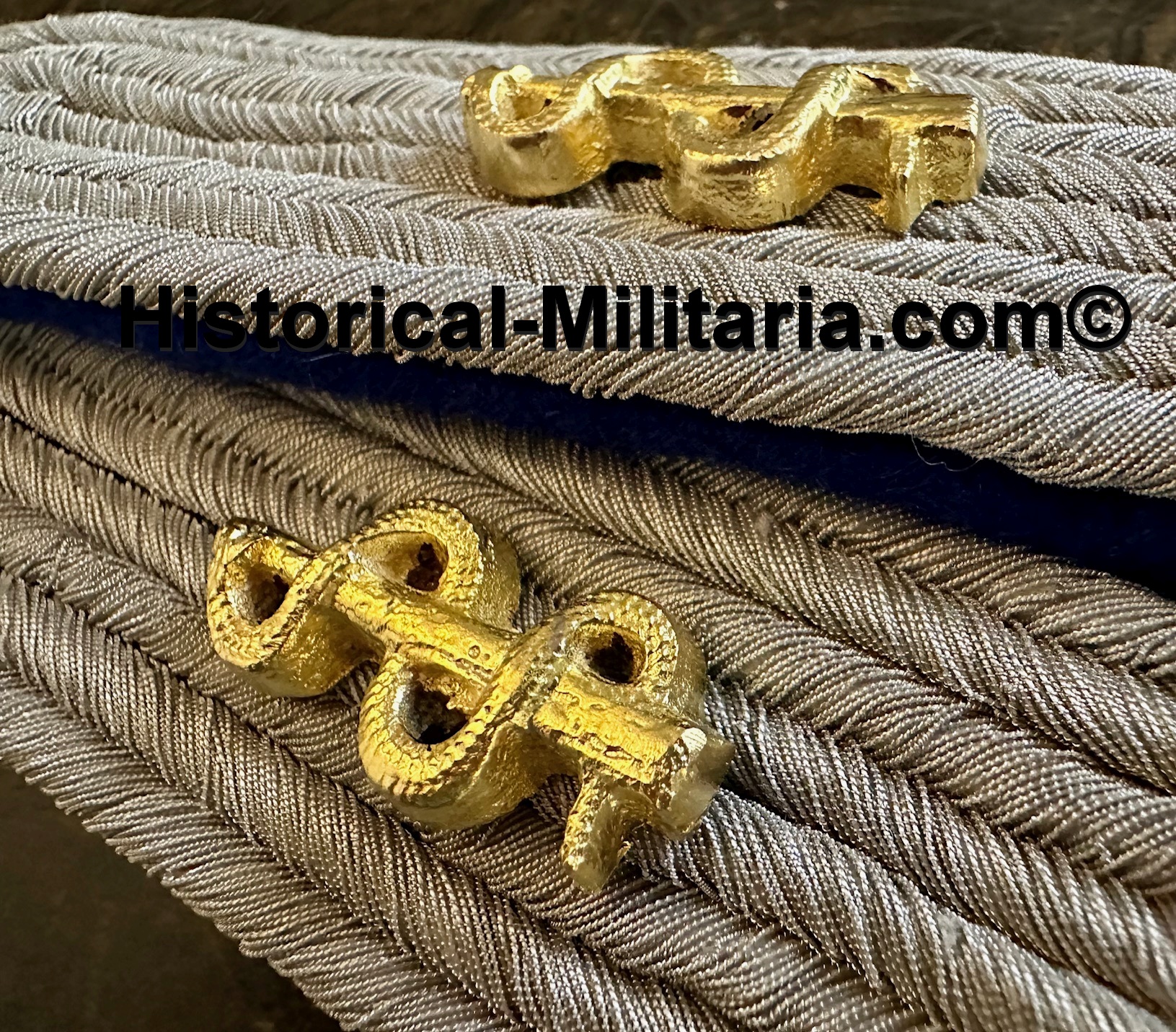 Wehrmacht Sanitätsabteilung Leutnant Assistenzarzt Schulterklappen matt - German Army Medical 2nd Lieutenant dull sew-in shoulder boards - Spalline esercito tedesco Sanità da Sottotenente con degli esculapi Wehrmacht Sanitätsabteilung Leutnant Assistenzarzt Schulterklappen matt - German Army Medical 2nd Lieutenant dull sew-in shoulder boards - Spalline esercito tedesco Sanità da Sottotenente con degli esculapi