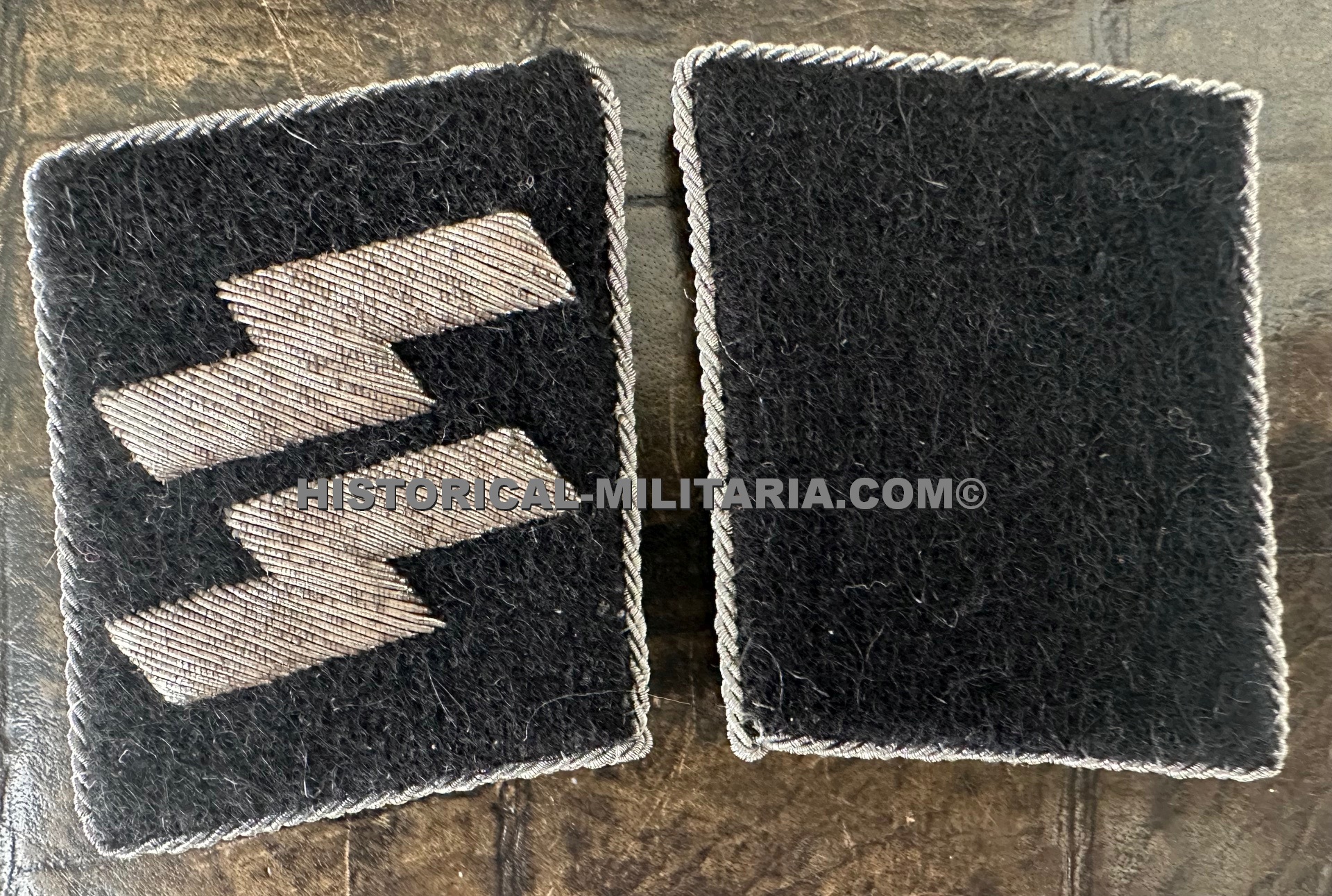 SS-Offizier Kragenspiegel Führer gealtert - Waffen-SS Officer aged collar tabs SS - Mostrine SS da Ufficiale delle Waffen-SS aspetto antico SS-Offizier Kragenspiegel Führer gealtert - Waffen-SS Officer aged collar tabs SS - Mostrine SS da Ufficiale delle Waffen-SS aspetto antico