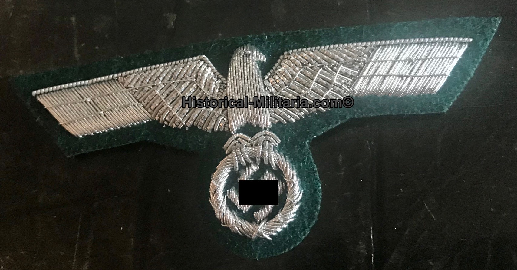 German Wehrmacht Brustadler Offizier auf grün - German Army Officer breast eagle with highlights in silver wire on dark green - Aquila da petto Ufficiale su panno verde