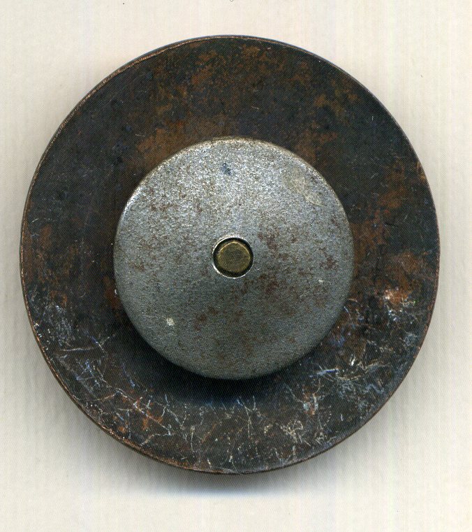 Fantasy decoration brass plate sword on yellow " Front Heiil " swastika-festooned (enameled) backside iron screw-in butto - Fantasie Deko Plakette aus Messing, " Front Heil " Schwert auf emailliertem gelb mit rückseitigem Schraubknopf aus Eisenn Fantasy decoration brass plate sword on yellow " Front Heiil " swastika-festooned (enameled) backside iron screw-in butto - Fantasie Deko Plakette aus Messing, " Front Heil " Schwert auf emailliertem gelb mit rückseitigem Schraubknopf aus Eisenn