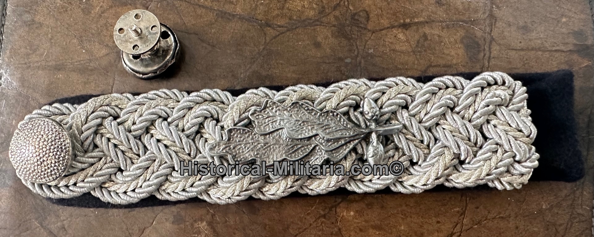 SS General RFSS ( Reichsführer-SS ) single sew-in shoulder board AGED cypher +button - SS-Reichsführer Achselstück zum einnähen - Singola spallina SS da Reichsfuhrer-SS Comandante in Capo delle SS da cucire SS General RFSS ( Reichsführer-SS ) single sew-in shoulder board AGED cypher +button - SS-Reichsführer Achselstück zum einnähen - Singola spallina SS da Reichsfuhrer-SS Comandante in Capo delle SS da cucire