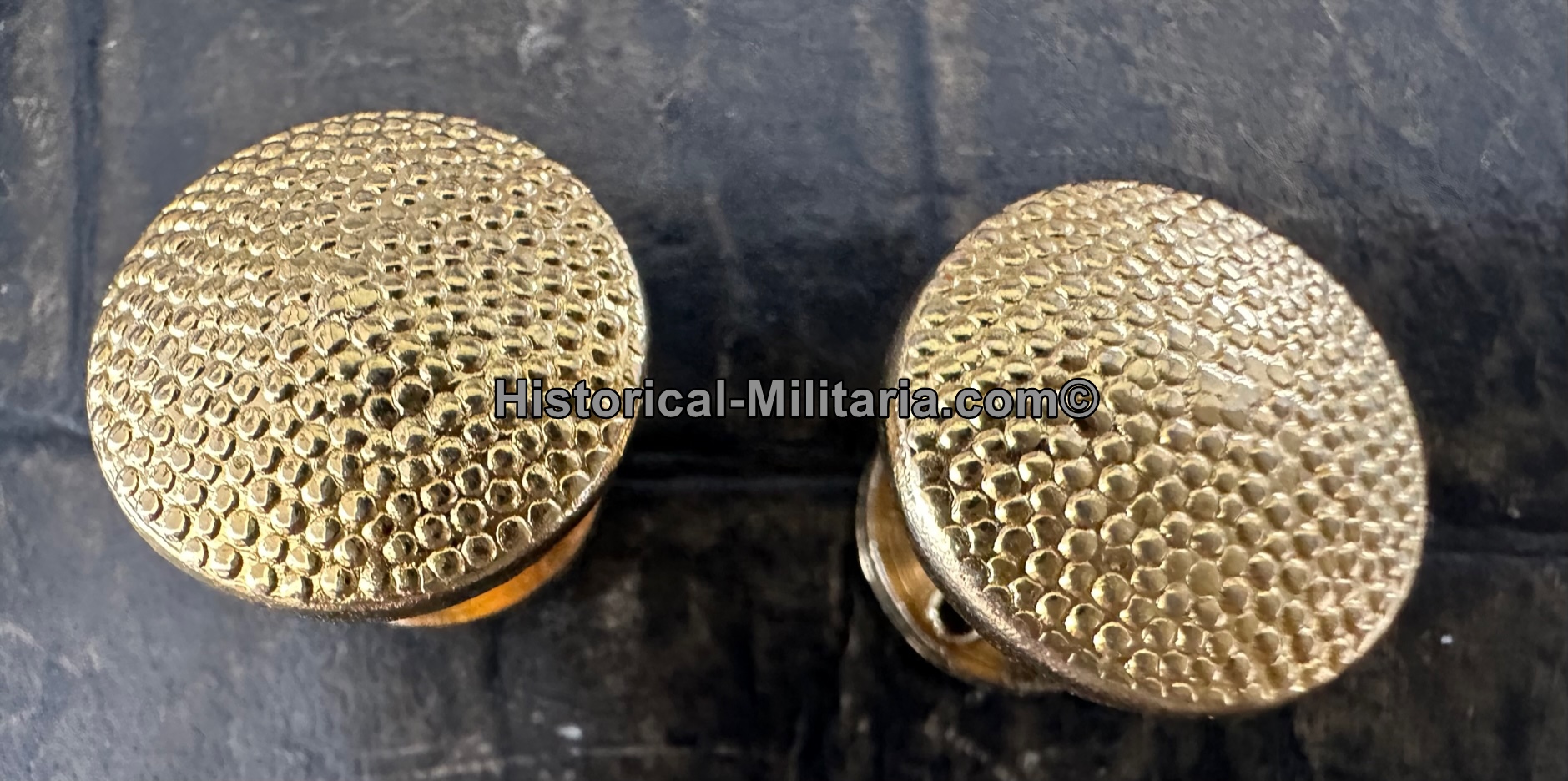 2 pieces screw-in buttons for German General shoulder boards ca. 17mm - 2 Stück gekörnte Schraubknöpfe General in gold - n2 bottoni di metallo a vite granulato in color oro da Generale tedesco 2 pieces screw-in buttons for German General shoulder boards ca. 17mm - 2 Stück gekörnte Schraubknöpfe General in gold - n2 bottoni di metallo a vite granulato in color oro da Generale tedesco