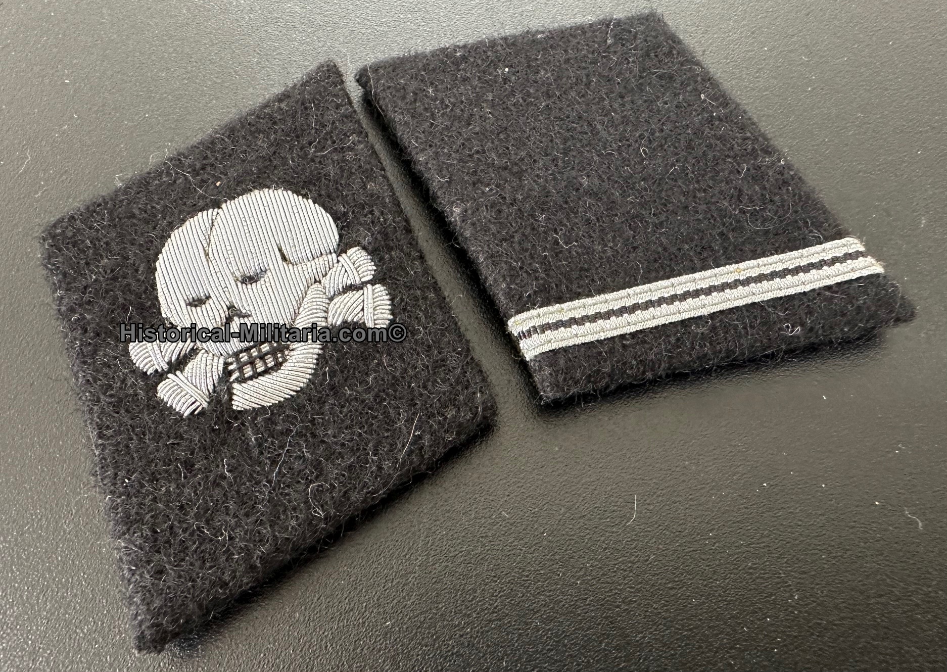 SS-Division Totenkopf - 3. SS-Panzer-Division " Totenkopf " SS-Sturmmann Kragenspiegel - SS-Totenkopf Private First Class vertical collar tabs - Mostrine da Caporale della Divisione SS-Totenkopf SS-Division Totenkopf - 3. SS-Panzer-Division " Totenkopf " SS-Sturmmann Kragenspiegel - SS-Totenkopf Private First Class vertical collar tabs - Mostrine da Caporale della Divisione SS-Totenkopf