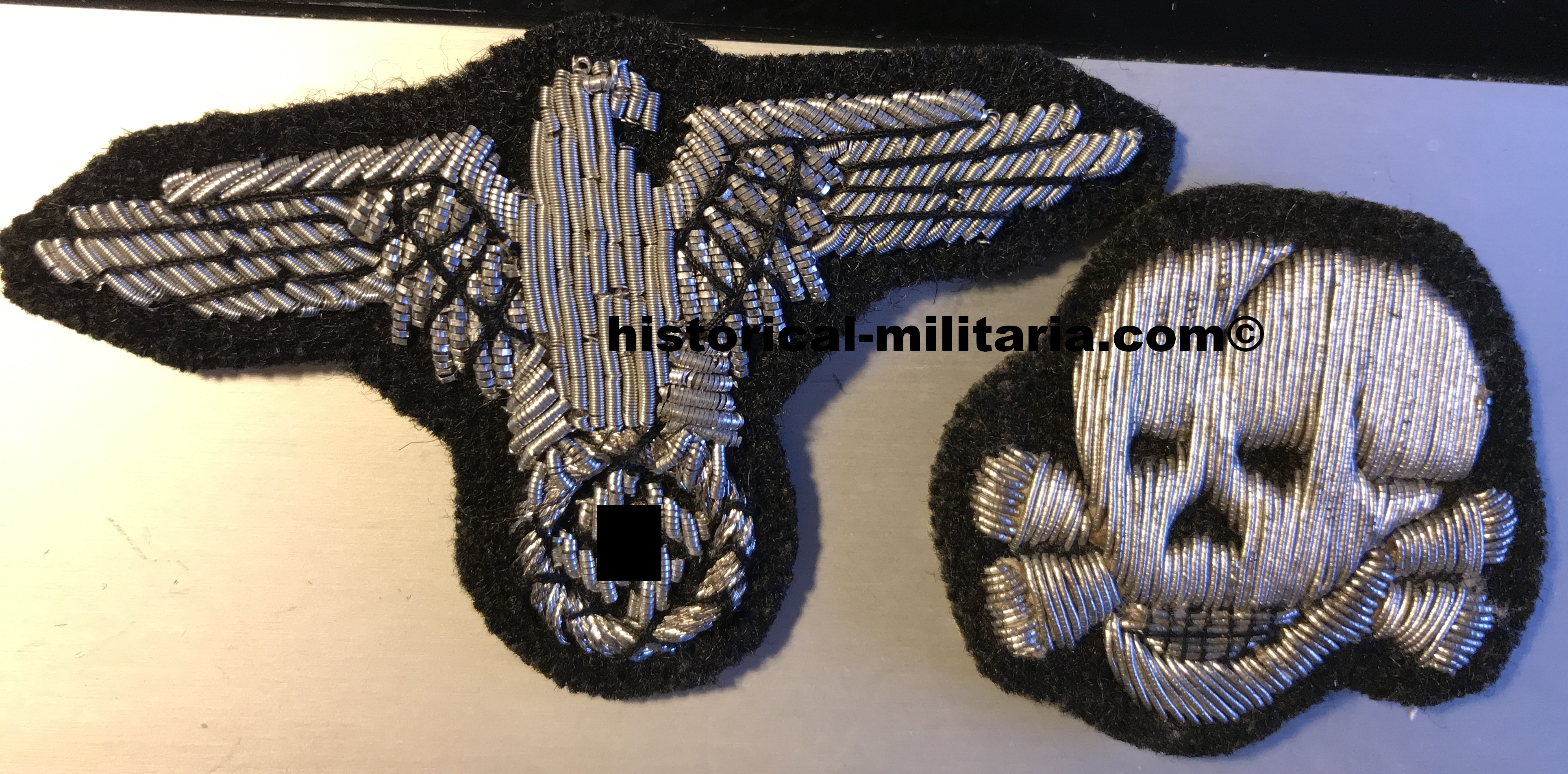 Waffen-SS Officer cap eagle set hand-embroidered: Aged SS eagle +aged skull - Offizier handgesticktes SS Mützenset Waffen-SS Adler +Totenkopf gealtert - Set Teschio e aquila da Ufficiale Waffen-SS invecchiato Waffen-SS Officer cap eagle set hand-embroidered: Aged SS eagle +aged skull - Offizier handgesticktes SS Mützenset Waffen-SS Adler +Totenkopf gealtert - Set Teschio e aquila da Ufficiale Waffen-SS invecchiato