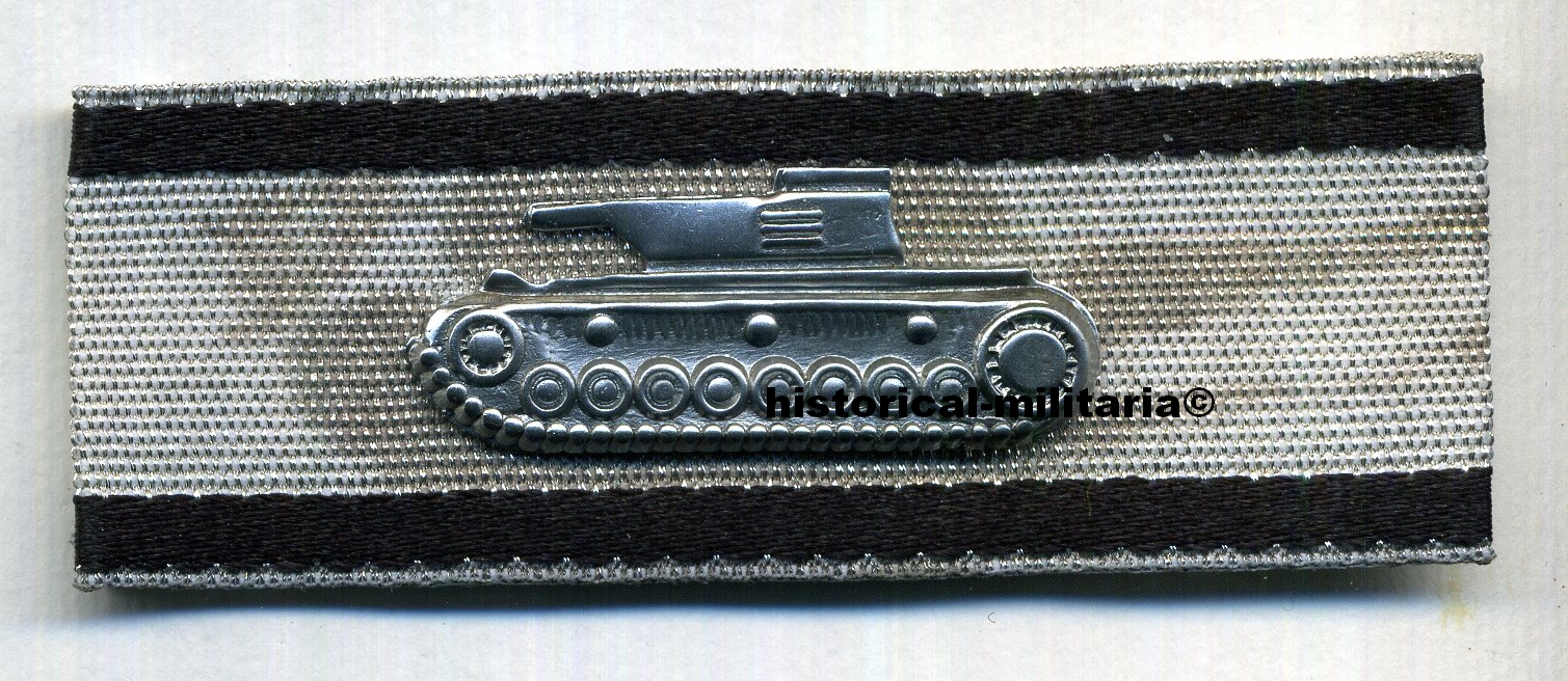 Tank Destruction Badge silver with used silver dirty fabric - Sonderabzeichen für das Niederkämpfen von Panzerkampfwagen durch Einzelkämpfer in silber Panzervernichtungsabzeichen - Distintivo di distruttore di carri argentato - 1 x Tank Destruction Badge silver with used silver dirty fabric - Sonderabzeichen für das Niederkämpfen von Panzerkampfwagen durch Einzelkämpfer in silber Panzervernichtungsabzeichen - Distintivo di distruttore di carri argentato - 1 x