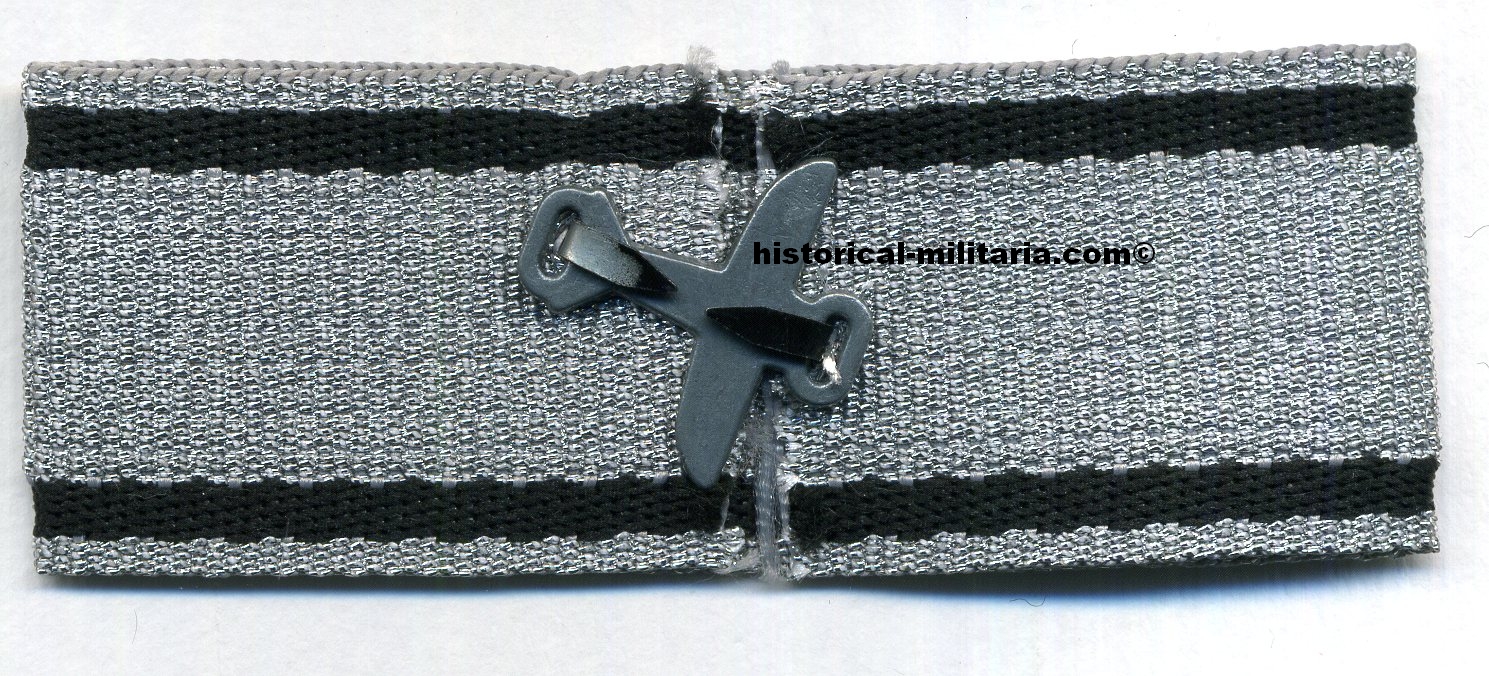 Wehrmacht Kampfabzeichen Tieffliegervernichtungsabzeichen in silber - German Army Destruction Badge for low flying aircrafts in silver - Distintivo di Distruzione di Pilota da Picchiata dell'esercito tedesco in argento Wehrmacht Kampfabzeichen Tieffliegervernichtungsabzeichen in silber - German Army Destruction Badge for low flying aircrafts in silver - Distintivo di Distruzione di Pilota da Picchiata dell'esercito tedesco in argento