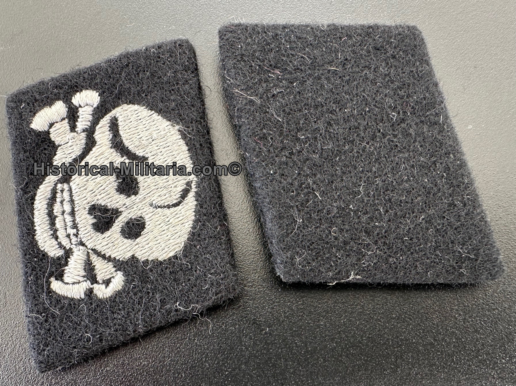 SS-Division Totenkopf - 3. SS-Panzer-Division " Totenkopf " SS-Mann Kragenspiegel - SS-Totenkopf Private horizontal collar tabs - Mostrine da Soldato semplice della Divisione SS-Totenkopf tedesca SS-Division Totenkopf - 3. SS-Panzer-Division " Totenkopf " SS-Mann Kragenspiegel - SS-Totenkopf Private horizontal collar tabs - Mostrine da Soldato semplice della Divisione SS-Totenkopf tedesca