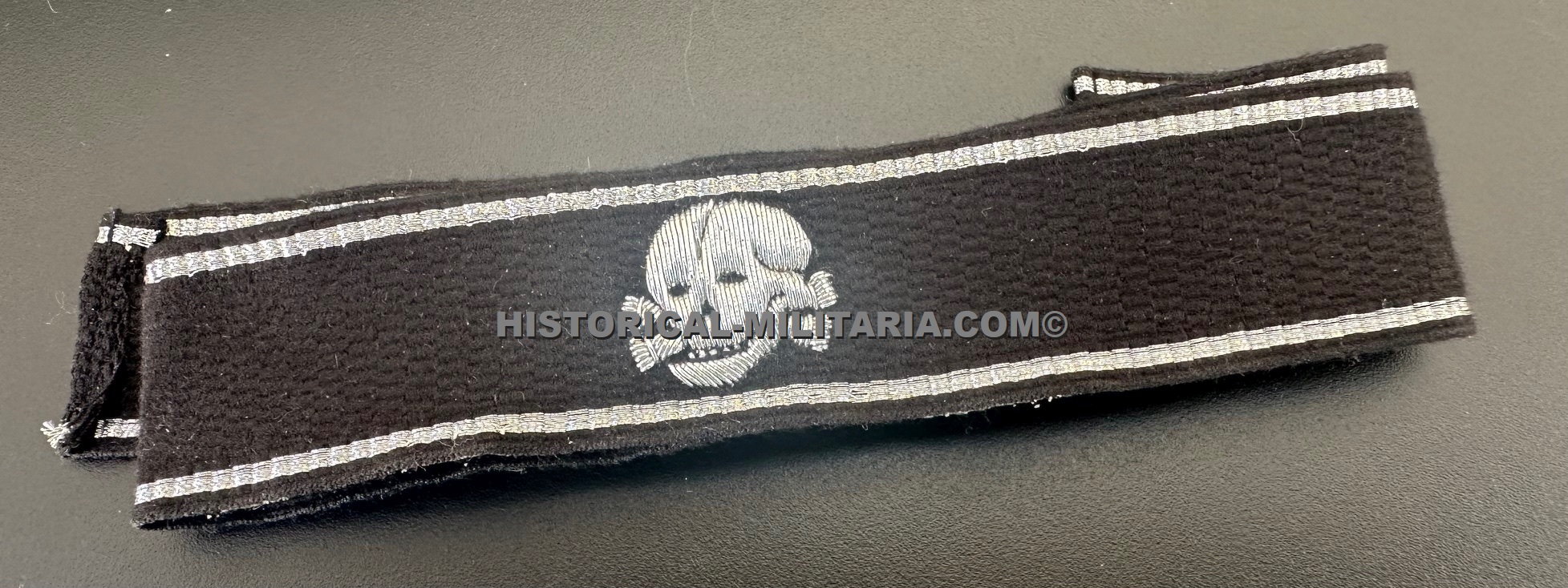 3. SS-Panzer Division " Totenkopf " - SS-Totenkopf Standarte Oberbayern Officer cuff title shiny - Ärmelstreifen Offizier Totenkopf glänzend - Fascia da braccio da Ufficiale col teschio in argento brillante - 1 x left on stock 3. SS-Panzer Division " Totenkopf " - SS-Totenkopf Standarte Oberbayern Officer cuff title shiny - Ärmelstreifen Offizier Totenkopf glänzend - Fascia da braccio da Ufficiale col teschio in argento brillante - 1 x left on stock