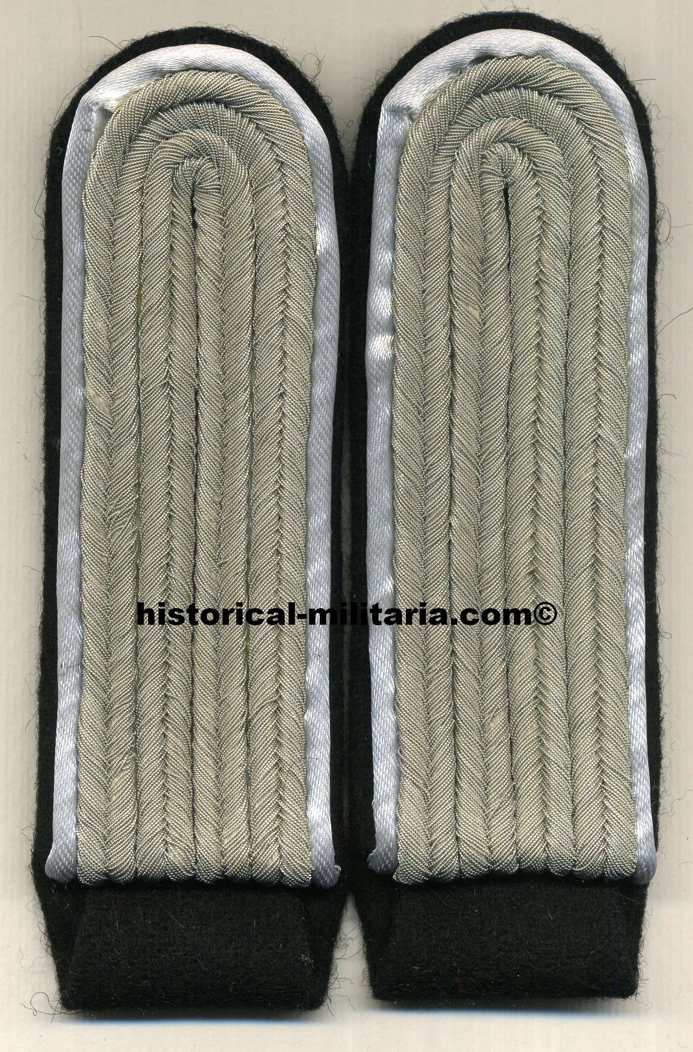 SS-Untersturmführer WAFFEN-SS Schulterklappen sew-in shoulder boards - Infanterie - Fanteria - Infantry - Second Lieutenant SS - Spalline da Sottotenente delle Waffen-SS - 1 pair left on stock SS-Untersturmführer WAFFEN-SS Schulterklappen sew-in shoulder boards - Infanterie - Fanteria - Infantry - Second Lieutenant SS - Spalline da Sottotenente delle Waffen-SS - 1 pair left on stock